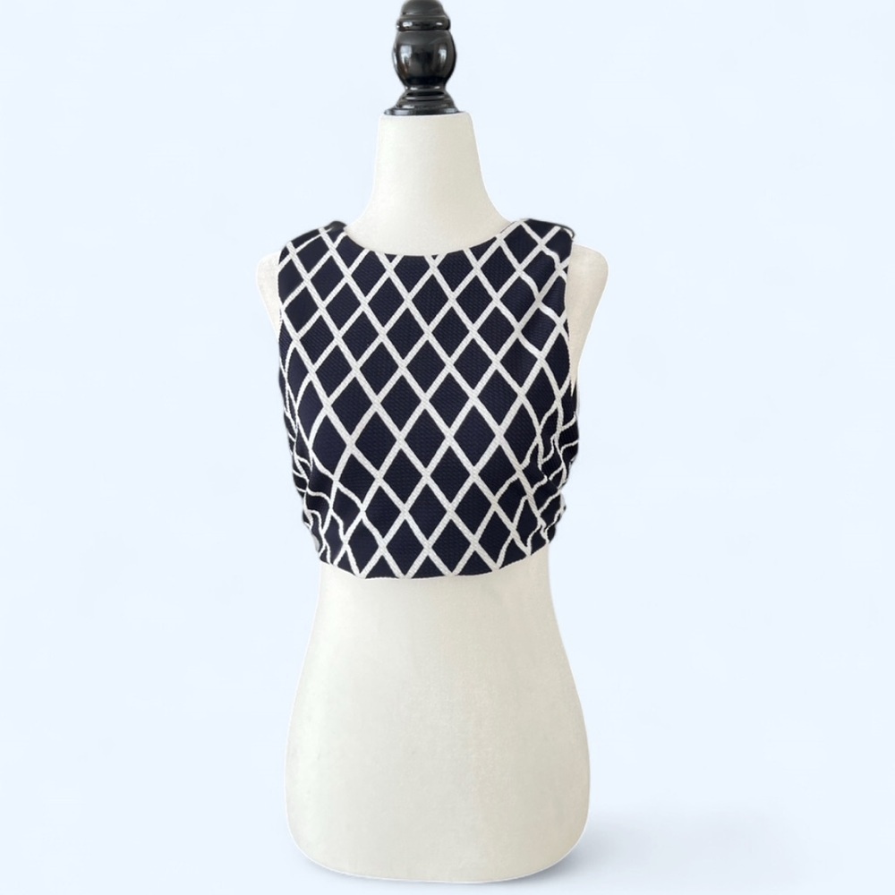 Forever 21  Women’s Diamond Pattern Black White Party Cute Crop Top Small
